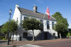 Het oude raadhuis aan de buitenkant.